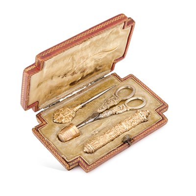 Lot 403 - A FINE FRENCH SILVER-GILT CHINOISERIE SEWING ETUI NECESSAIRE
