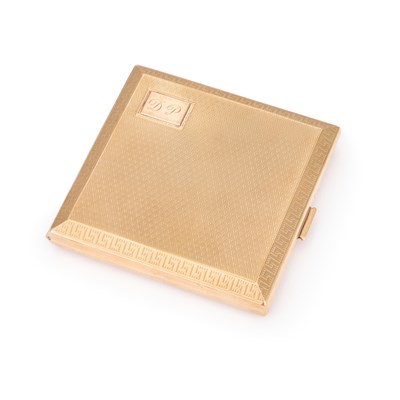 Lot 913 - A GEORGE V 9 CARAT GOLD CIGARETTE CASE