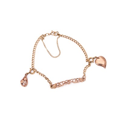 Lot 790 - A 9 CARAT GOLD CLOGAU 'CARIAD' BRACELET AND TWO CHARMS