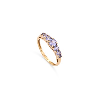 Lot 819 - A 9 CARAT GOLD TANZANITE RING