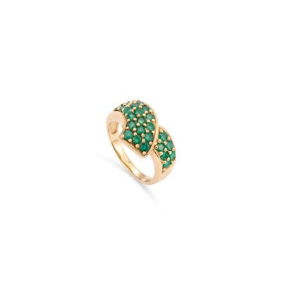 Lot 771 - A 9 CARAT GOLD EMERALD DRESS RING