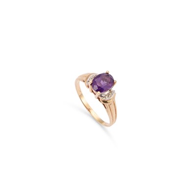 Lot 752 - A 9 CARAT GOLD AMETHYST AND DIAMOND RING