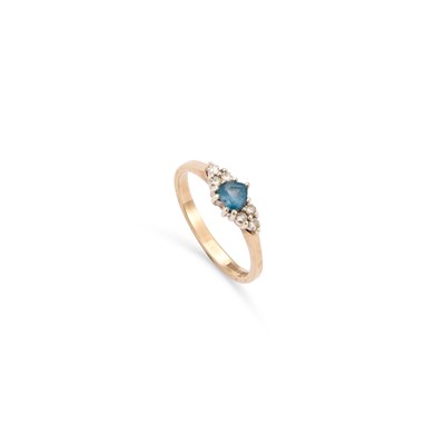 Lot 846 - A 9 CARAT GOLD BLUE TOPAZ AND DIAMOND CLUSTER RING
