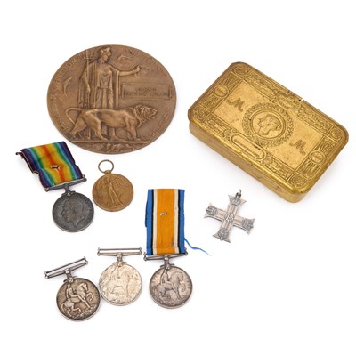 Lot 22 - A GROUP OF FIRST WORLD WAR MILITARIA