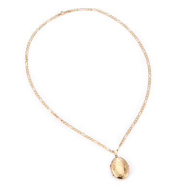 Lot 800 - A 9 CARAT GOLD LOCKET PENDANT ON CHAIN