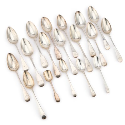 Lot 238 - A MIXED LOT OF GEORGIAN SILVER SPOONS