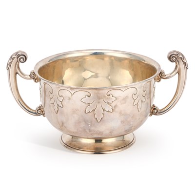 Lot 290 - A LARGE GEORGE V SILVER TWO-HANDLED BOWL