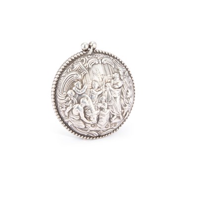 Lot 433 - A VICTORIAN REPOUSSE SILVER PURSE
