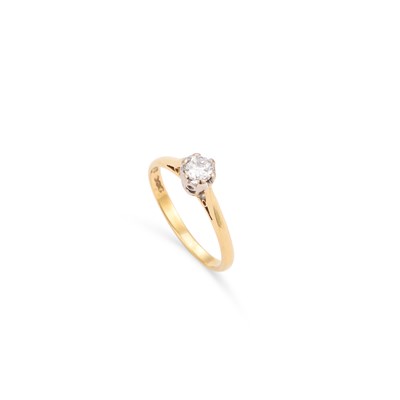 Lot 128 - AN 18 CARAT GOLD SOLITAIRE DIAMOND RING