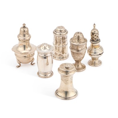 Lot 390 - A GROUP OF SILVER PEPPERETTES