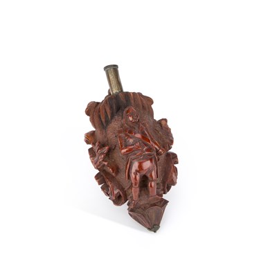 Lot 914 - A LATE 18TH CENTURY CARVED COQUILLA NUT FLASK