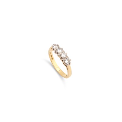 Lot 866 - AN 18 CARAT GOLD DIAMOND FOUR STONE RING
