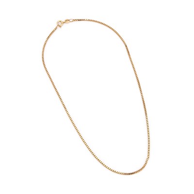 Lot 885 - A 9 CARAT GOLD BOX LINK CHAIN NECKLACE