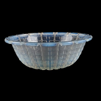 Lot 42 - RENÉ LALIQUE (FRENCH, 1860–1945)