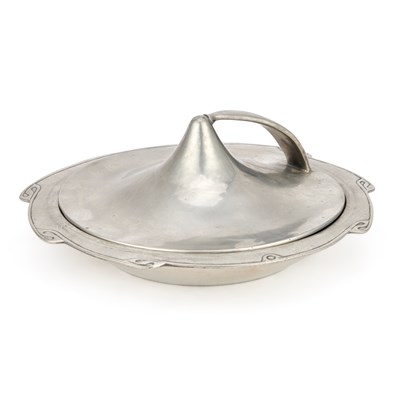 Lot 140 - ARCHIBALD KNOX (1864-1933) FOR LIBERTY & CO, A TUDRIC PEWTER ENTREE OR MUFFIN DISH