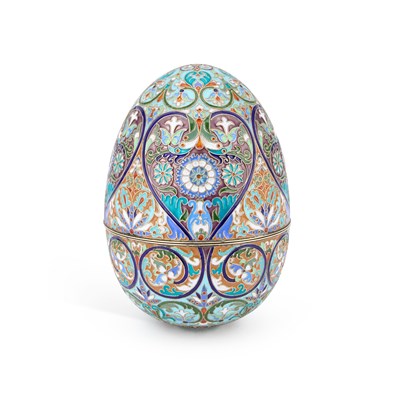 Lot 182 - A RUSSIAN SILVER-GILT AND CHAMPLEVÉ ENAMEL EGG-SHAPED BOX