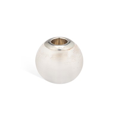Lot 403 - AN EDWARDIAN SILVER-MOUNTED GLASS MATCH STRIKER