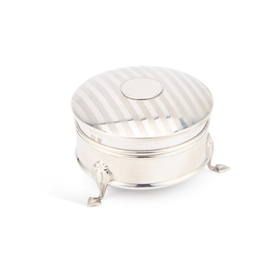 Lot 276 - A GEORGE V SILVER RING BOX
