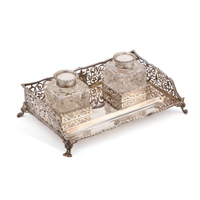 Lot 306 - A GEORGE V SILVER INKSTAND
