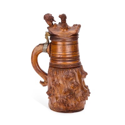 Lot 1237 - A BURR WOOD LIDDED TANKARD