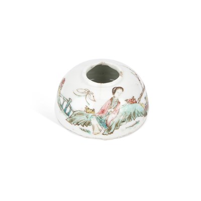 Lot 649 - A CHINESE FAMILLE ROSE PORCELAIN BRUSH WASHER