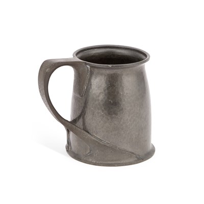 Lot 135 - ARCHIBALD KNOX (1864-1933) FOR LIBERTY & CO, A TUDRIC PEWTER TANKARD
