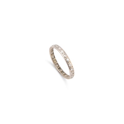 Lot 848 - A DIAMOND ETERNITY RING
