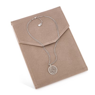 Lot 837 - A DIAMOND PENDANT NECKLACE ON CHAIN