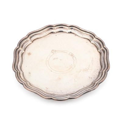Lot 405 - A GEORGE V SILVER SALVER