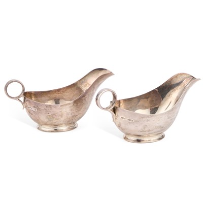 Lot 395 - A PAIR OF ART DECO SILVER SAUCEBOATS
