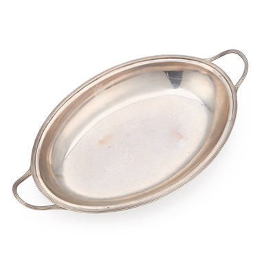 Lot 485 - A GEORGE III SILVER TWO-HANDLED TABLE DISH