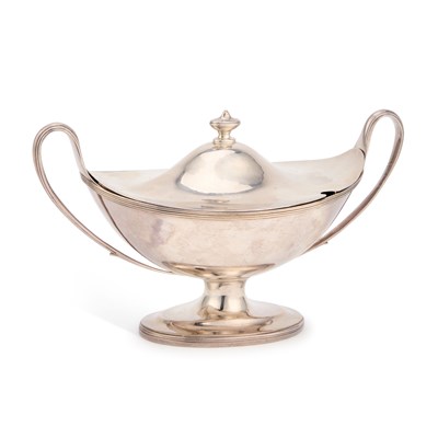Lot 516 - A GEORGE III SILVER SAUCE TUREEN
