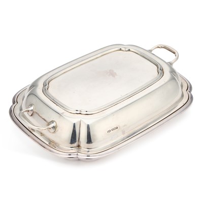 Lot 378 - A GEORGE VI SILVER ENTREE DISH AND COVER