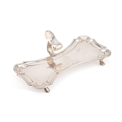 Lot 523 - A GEORGE II SILVER SNUFFERS TRAY
