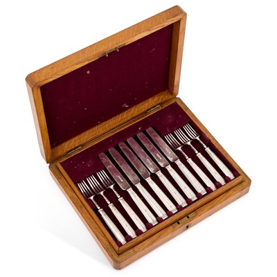 Lot 235 - AN EDWARDIAN SILVER DESSERT SERVICE