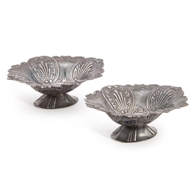 Lot 406 - A PAIR OF ELIZABETH II SILVER BON BON DISHES