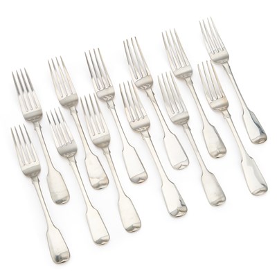 Lot 227 - A MIXED LOT OF GEORGIAN AND VICTORIAN SILVER TABLE FORKS