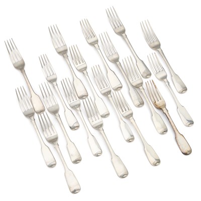 Lot 225 - A MIXED LOT OF GEORGIAN AND LATER SILVER DESSERT FORKS