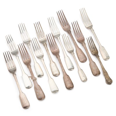 Lot 223 - A MIXED LOT OF GEORGIAN AND VICTORIAN SILVER FORKS
