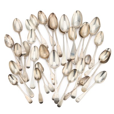 Lot 222 - A LARGE MIXED LOT OF SILVER SPOONS