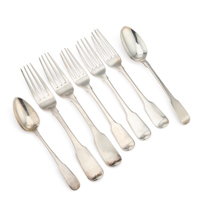 Lot 206 - A SMALL GROUP OF IRISH SILVER FLATWARE, FIDDLE PATTERN