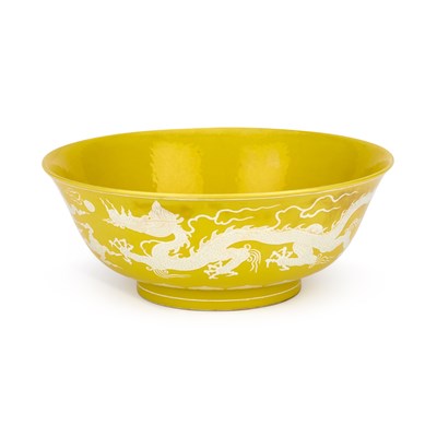 Lot 636 - A CHINESE YELLOW-GROUND BOWL