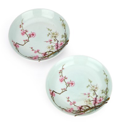 Lot 558 - A PAIR OF CHINESE FAMILLE ROSE PORCELAIN DISHES