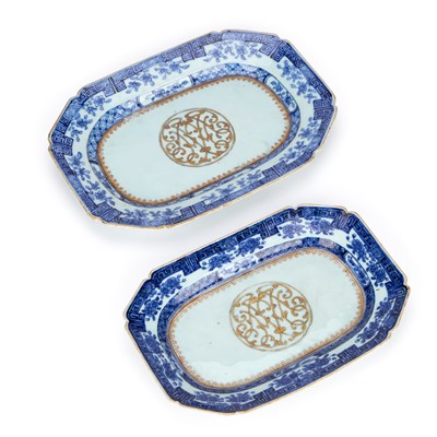 Lot 640 - A PAIR OF 18TH CENTURY CHINESE BLUE AND WHITE DISHES