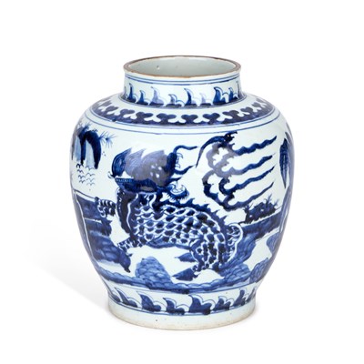 Lot 627 - A CHINESE BLUE AND WHITE JAR