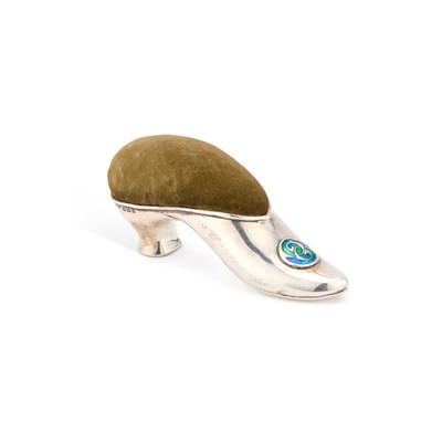 Lot 296 - AN ARTS AND CRAFTS SILVER AND ENAMEL NOVELTY PIN CUSHION
