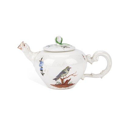 Lot 281 - AN ANSBACH PORCELAIN TEAPOT