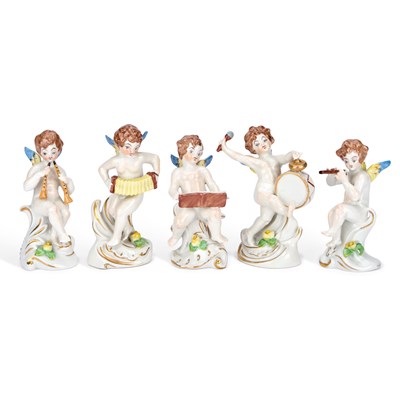 Lot 273 - A CONTINENTAL PORCELAIN FIVE-PIECE PUTTI BAND