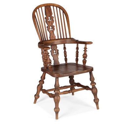Lot 1190 - AN ELM WINDSOR CHAIR