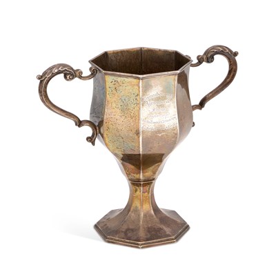 Lot 373 - AN EDWARDIAN SILVER TWO-HANDLED TROPHY CUP